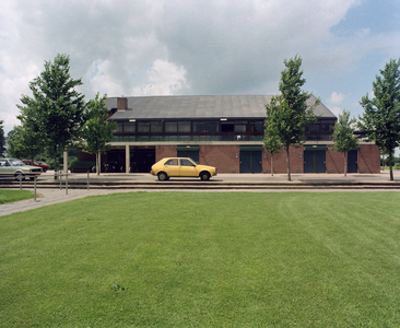 118358 Gezicht op het clubgebouw van de sportvereniging DESTO (Strijlandweg 2) in het sportpark Strijland te Utrecht.